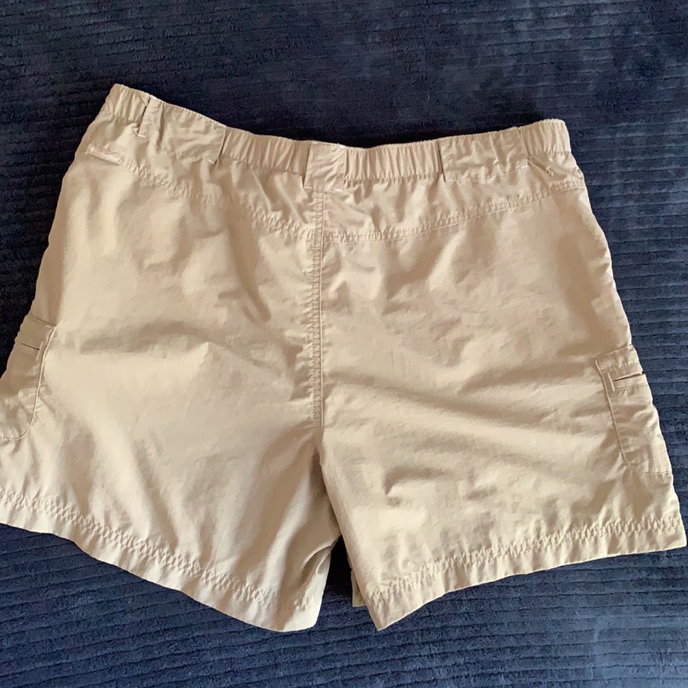 Columbia women’s shorts - Picture 3 of 5